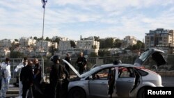 ავტომანქანა, საიდანაც ისრაელის პოლიციის ცნობით, ცეცხლი გაუხსნეს ავტობუსის გაჩერებაზე მყოფ ხალხს. იერუსალიმი, 2023 წლის 30 ნოემბერი