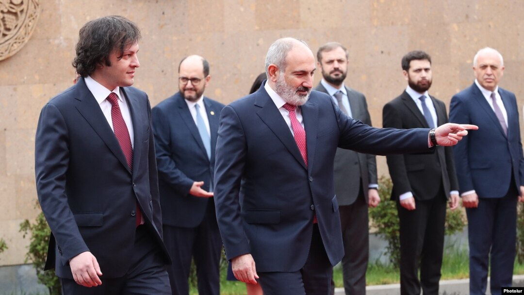 Georgian Prime Minister Irakli Kobakhidze (left) and Armenian leader Nikol Pashinian in Yerevan meet in Yerevan in March.