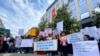 Protest građana i nevladinih organizacija ispred Apelacionog suda zbog smanjenja kazne za silovanje djevojcice