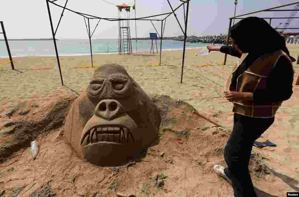 Takmičenje za najbolju skulpturu od pijeska na festivalu u Aleksandriji, Egipat, 9. maj.