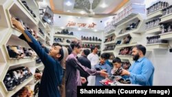 شاهدالله ۲۹ ساله مالک فروشگاه "حمید بوت سنتر" در ولایت خوست