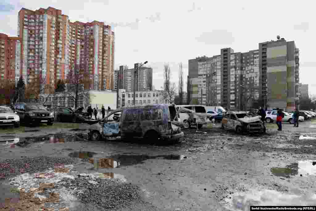 КИЇВ &ndash; У Святошинському районі пошкоджені автівки