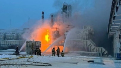 Пожар е избухнал в сряда в голяма петролна рафинерия в