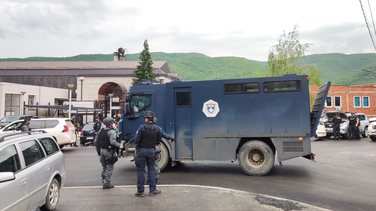 На півночі Косова – знову сутички з поліцією, Приштина звинувачує Сербію