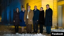 Элчилик тараткан сүрөт.