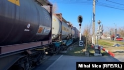 Tren marfar pe calea ferată Bulgaria - România.