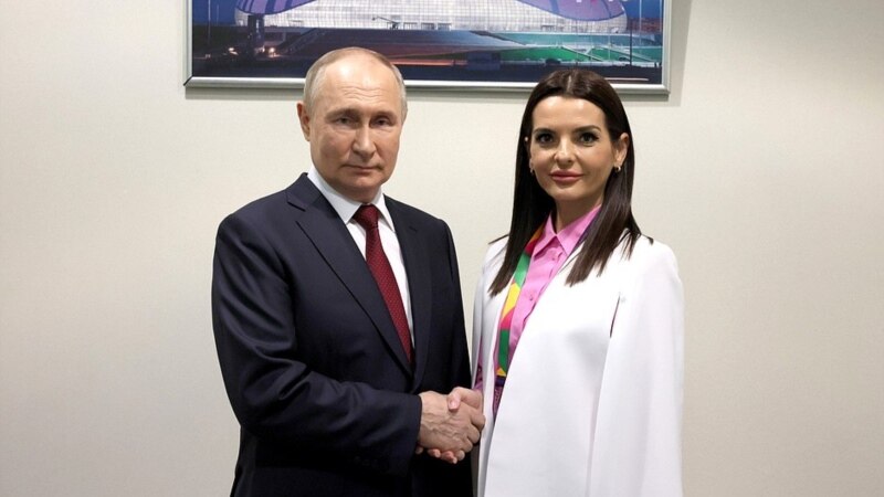 Путин пообщался с главой Гагаузии в Сочи. Она пожаловалась на притеснения