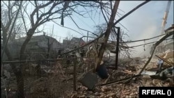 Imagini ale distrugerii după ce atacul rusesc a lovit o zonă de locuințe ucrainene