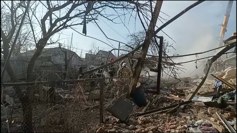 Scene razaranja nakon ruskog napada na ukrajinsku stambenu oblast