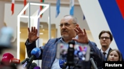 Profesorul și fostul deputat Boris Nadejdin a contestat decizia finală a Comisiei Electorale Centrale, prin care instituția l-a descalificat din alegerile prezidențiale care vor avea loc în mai puțin de o lună.