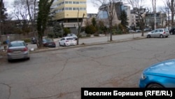 Паркингът пред Парк-хотел "Москва" попада в терена, който Русия претендира да е нейна собственост.
