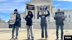 Demonstranti ispred Vrhovnog suda, 8. februara 2024.