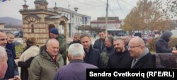 Dhjetë kandidatë për deputetë në Kuvendin e Serbisë nga lista “Serbia kundër dhunës” vizituan Kosovën më 4 dhjetor, ku, siç thanë, u është dashur të bisedojnë me banorët.