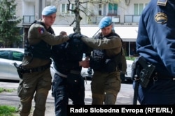 Privođenje osumnjičenih u Tužilaštvo KS-a, 3. april 2024.