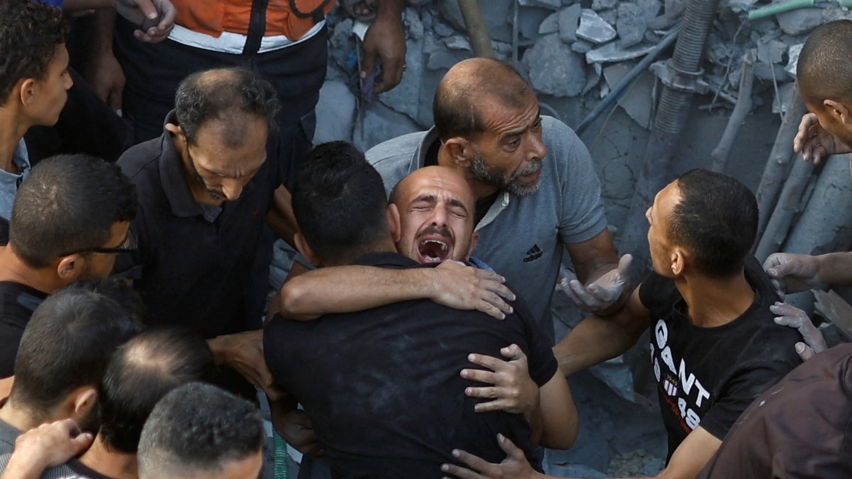 Gázai menekülttáborra mért légicsapás, késelés Jeruzsálemben