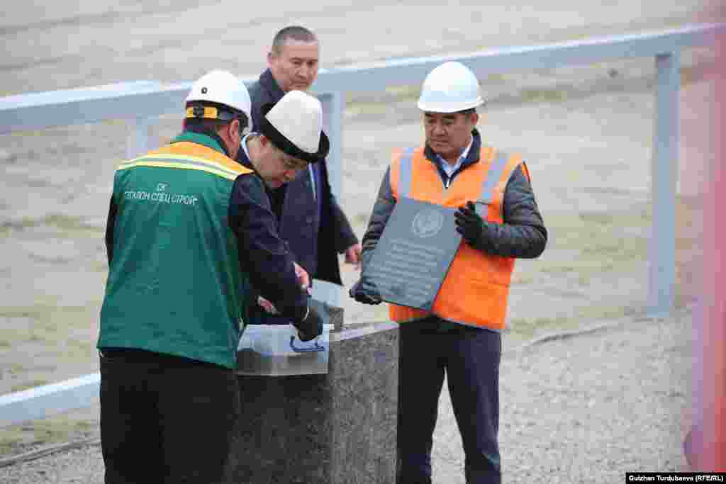 Президент Садыр Жапаров в день празднования Нооруза заложил капсулу под строительство нового ипподрома близ Бишкека.&nbsp;