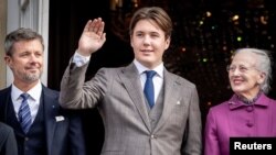 Kralj Frederik, princ Christian i kraljica Margrethe II., 15. oktobra 2023.