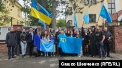 Акция у посольства Украины в Праге, приуроченная к 80-летию депортации крымских татар, 18 мая 2024 года