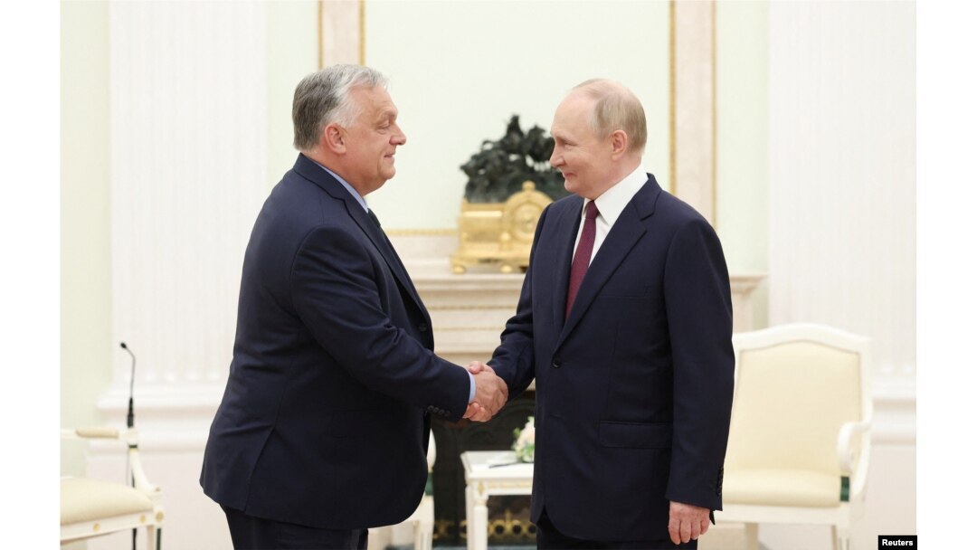 Viktor Orban dă mâna cu Vladimir Putin la Kremlin. 5 iulie 2024.