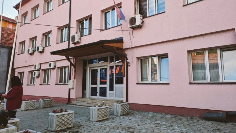 Sot afati i fundit për largimin e institucioneve serbe nga objekti në Mitrovicë të Veriut 