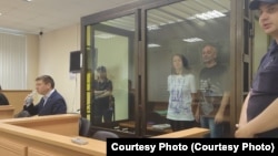 Анастасія Дюдяєва та Олександр Доценко в суді, архівне фото