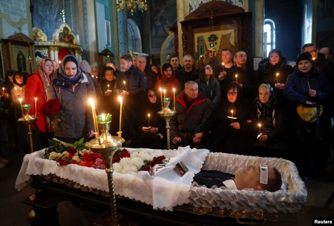 Pamje prej ceremonisë në kishë.