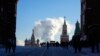 Ljudi šetaju moskovskim Crvenim trgom, 13. januara 2024.