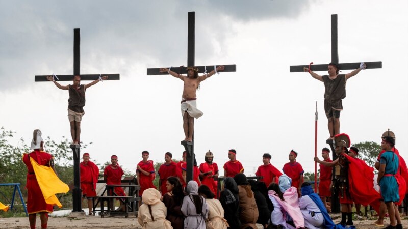Filipinci obilježavaju Veliki petak bičevanjem i razapinjanjem na križ