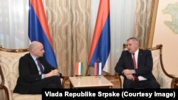 Ambasador Mađarske u BiH Krisztián Pósa (lijevo) i predsjednik Vlade Republike Srpske Radovan Višković, Banjaluka, 7. februar 2024. godine