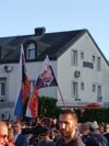 Putinove slike i ratni grbovi na protestima podrške Dodiku
