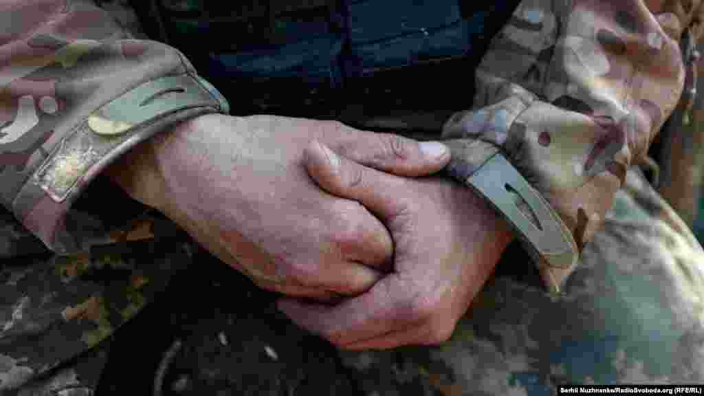 Руки, які обороняють Україну На позиції ЗСУ на Волноваському напрямку. Донецька область 5 травня 2023 року