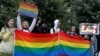 Activiștii LGBT protestează la Moscova în iulie 2020. La 30 noiembrie, Curtea Supremă a Rusiei a declarat „mișcarea socială internațională LGBT" - care, din punct de vedere juridic, nu există - ca fiind extremistă. 