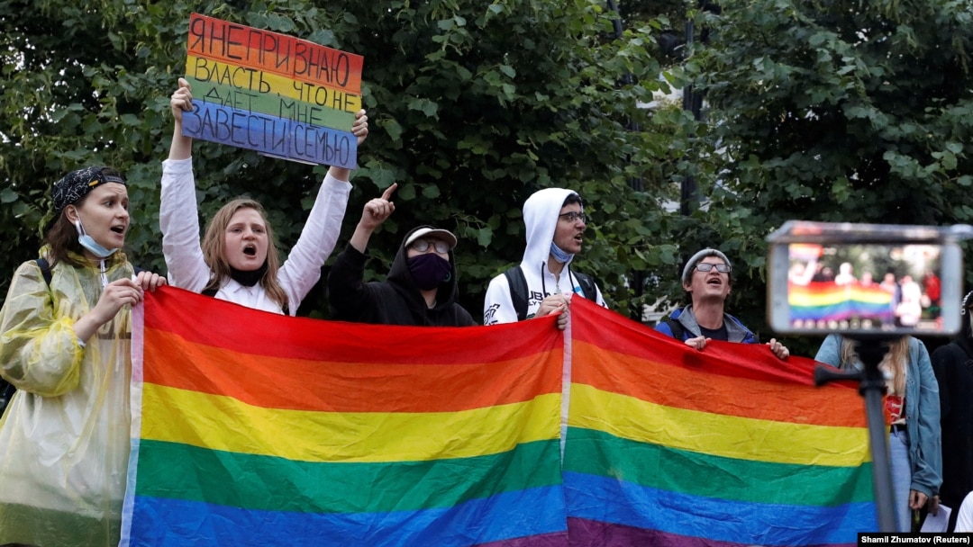 Police raid gay clubs across Moscow after anti-LGBTQ Supreme Court ruling