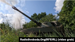 Морпіхи 37-ї ОБрМП ведуть вогонь з М109 по позиціях російських військ