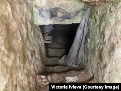Вход в подвал, в котором прятались Галя, Маша и Сережа