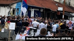 Protest ultradesničara ispred prostora u kojem je trebalo da bude održan festival "Mirëdita, dobar dan" u Beogradu, 27. jun 2024.