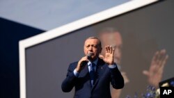 Presidenti i Turqisë, Recep Tayyip Erdogan, gjatë një tubimi zgjedhor në Stamboll më 24 mars 2024.