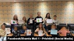 Djeca u džamiji "Mati 1" u Prištini, koju je vjeroučitelj zamolio da detaljno osmisle kako da ubijede roditelje da ne dočekuju Novu godinu.