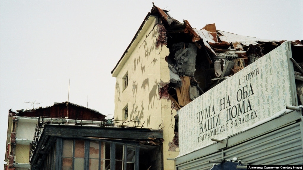 A damaged house in Norilsk whose foundation was fractured from the permafrost, causing the structure to collapse.