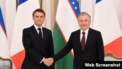 Президенты Узбекистана и Франции Шавкат Мирзияев и Эммануэль Макрон.