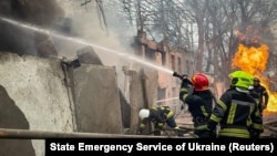 Пожежники працюють на місці російського ракетного удару, Одеса, 15 березня 2024 року (ілюстративне фото)