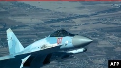 На цьому зображенні показано, як російський винищувач летить поблизу американського безпілотника MQ-9 Reaper, 23 липня 2023 року.