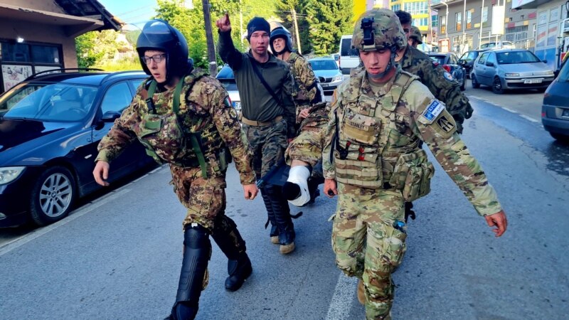Povređeni vojnici KFOR-a u Zvečanu