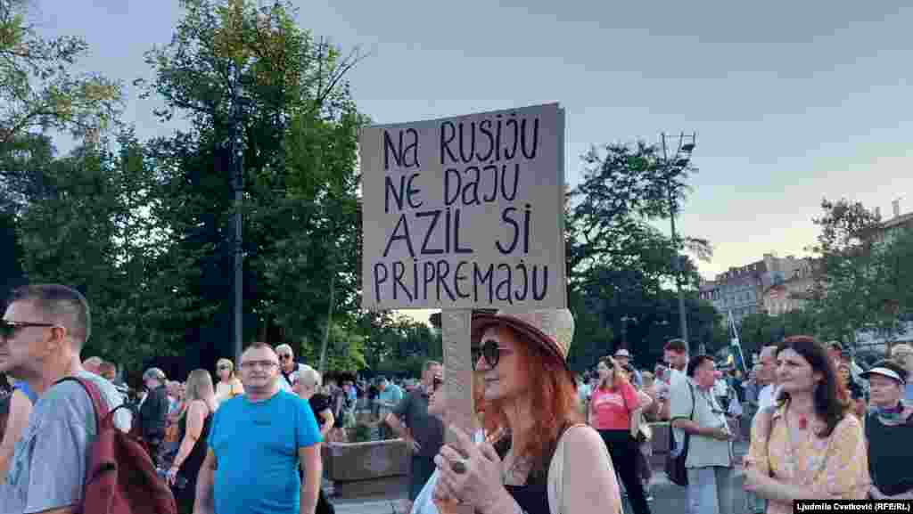 Transparenti na jedanaestom protestu &quot;Srbija protiv nasilja&quot;.