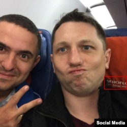 Куницький та Ніконов на борту літака російського «Аерофлоту»