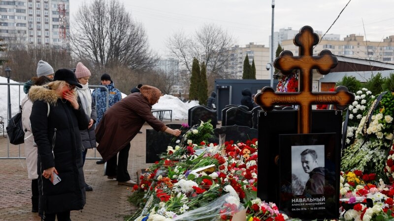 Россия: на акциях памяти Навального задержаны более 120 человек
