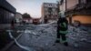 ДСНС: у Херсоні рятувальники гасили пожежу під російськими ударами