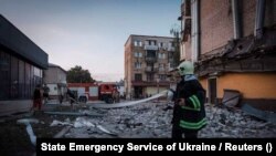 Spasioci i vatrogasci na mjestu napada, Pokrovsk, 7. august