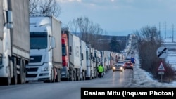 Vama Siret e blocată de protestatari de câteva zile. Niciun camion nu a mai intrat, de atunci, în România.