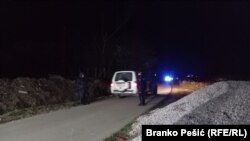 Полицијата во околината на местото во Бањско Поље, кај Бор на истокот на Србија каде исчезна 2-годишното девојче Данка Илиќ